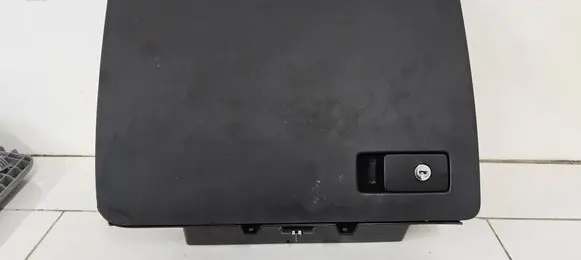 Volkswagen PASSAT B6 Glove box 3C1857101 T0024242 P0108675