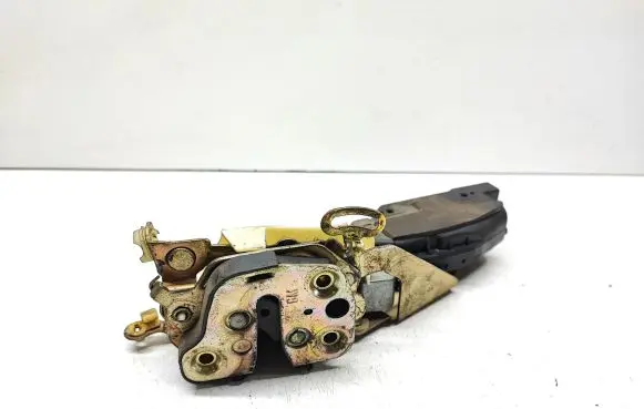 Opel Calibra Front door lock 90377706 90377704