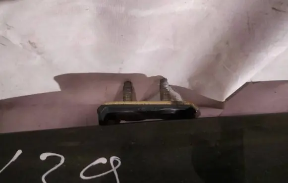 Volvo V50 Tailgate/trunk/boot hinge