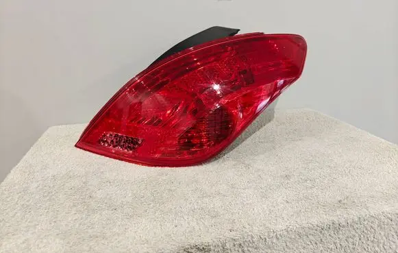 Peugeot 308 Rear/tail lights 9680425680