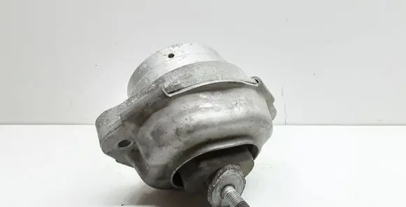 BMW X5 E53 Engine mount bracket 6758444