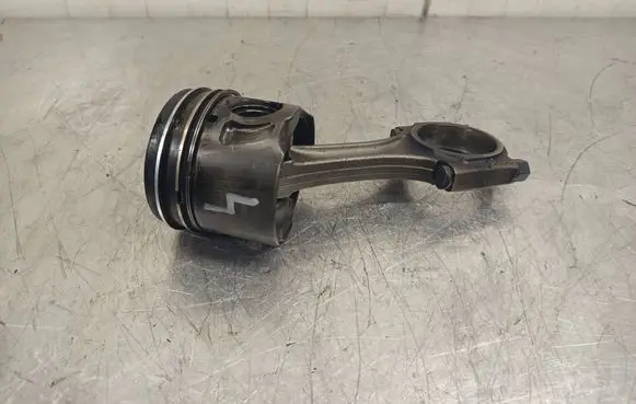 Ford Galaxy Piston with connecting rod 9677840380