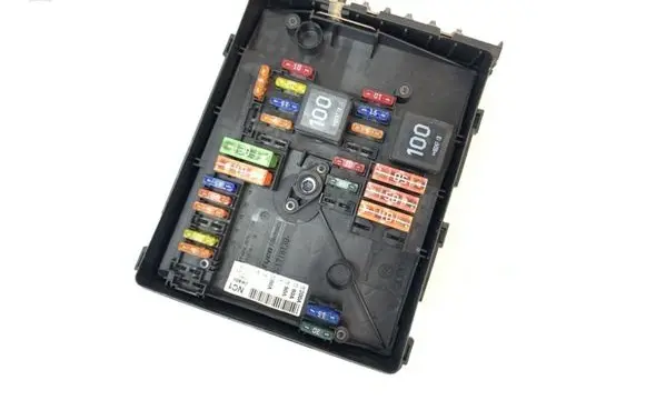 Volkswagen Golf V Fuse module 1K0937125A 017183071