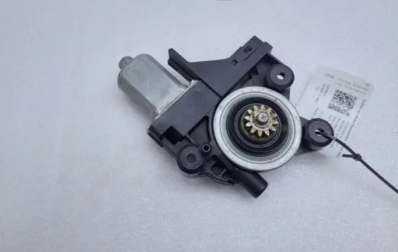 Volvo S80 Rear door window regulator motor 970715101 060705