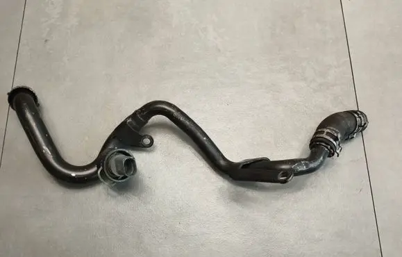 Audi Q7 4L Engine coolant pipe/hose 059121065