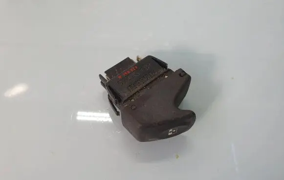 Renault Megane I Electric window control switch N9315A 42998K