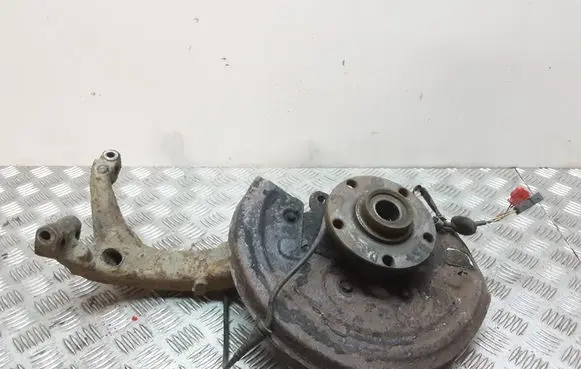 Volkswagen PASSAT B5.5 Front wheel hub