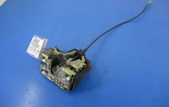 Renault Megane II Front door lock