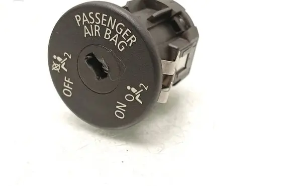 Passenger airbag on/off switch