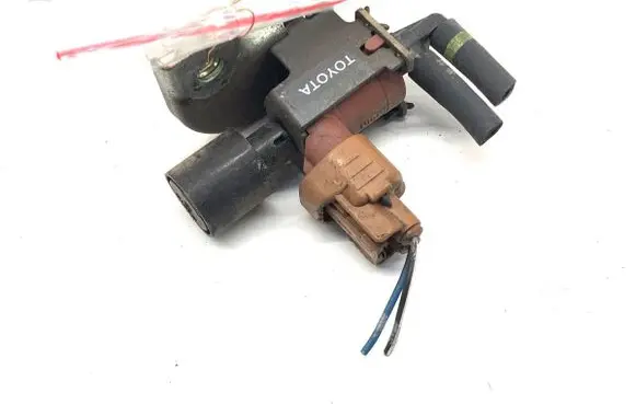 Toyota Avensis T250 Fuel pressure regulator
