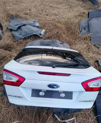 Ford Mondeo MK IV Tailgate/trunk/boot lid 042