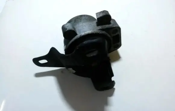 Ford Mondeo Mk III Engine mount bracket