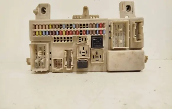 Volvo S40 Fuse module 8690719 00063247 519096101