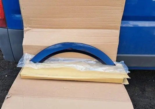 Mitsubishi Pajero Fender trim (molding) MR954694