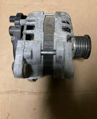 Renault Captur Generator/alternator 231008593R F0008L0410