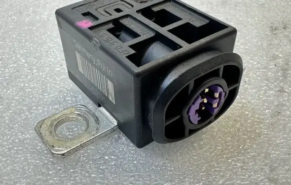 Volkswagen Touareg I Battery relay fuse 4F0915519