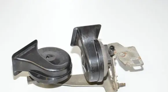 BMW 5 E60 E61 Horn signal 6935709 0092018