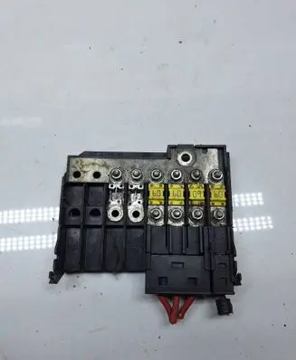 Ford Fusion Fuse module 5607001670 14050331173057 T405033117305