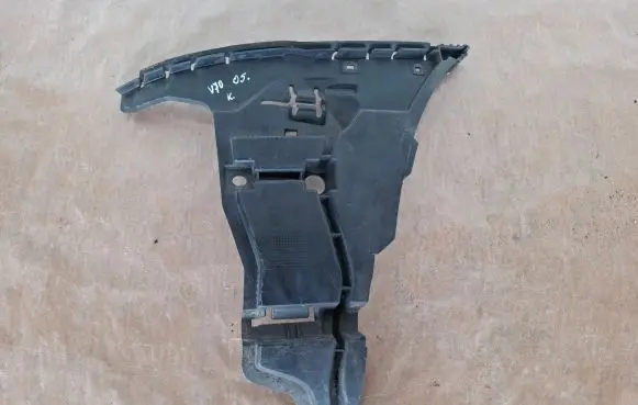 Volvo V70 Front bumper mounting bracket 08693181