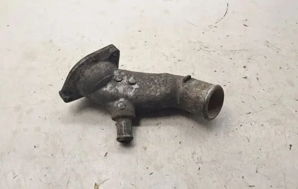 Toyota Avensis T250 Thermostat housing 1632127040