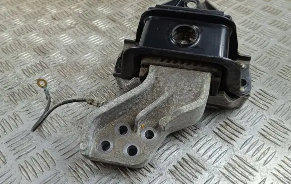 Engine mount bracket