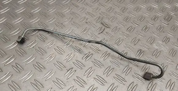 Toyota Avensis T270 Fuel injector supply line/pipe 