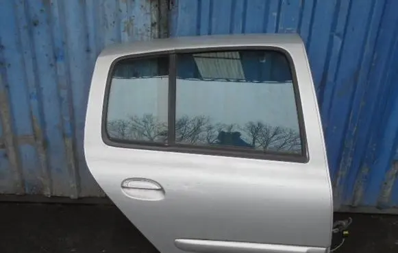 Renault Clio III Rear door 