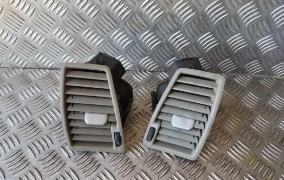 Volvo XC90 Dashboard side air vent grill/cover trim 3409398 3409399