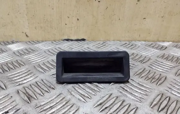 Tailgate opening switch