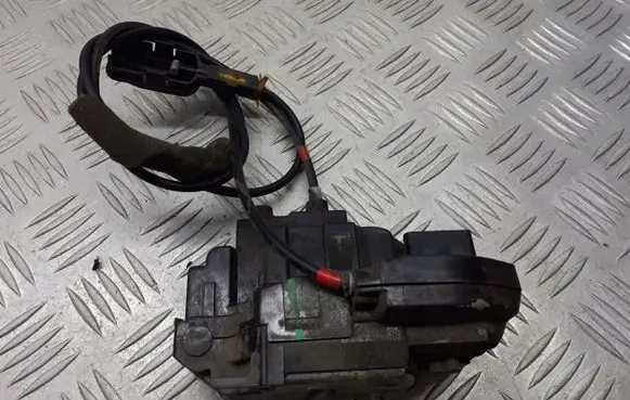 Nissan Note (E11) Front door lock