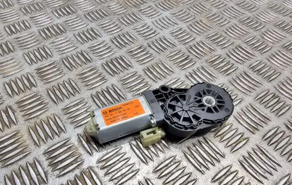 Mazda CX-5 II Seat adjustment motor 0390203831 7D04B9794 FR25LG404
