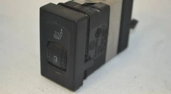 Volkswagen PASSAT B5 Seat heating switch 3B0963563C