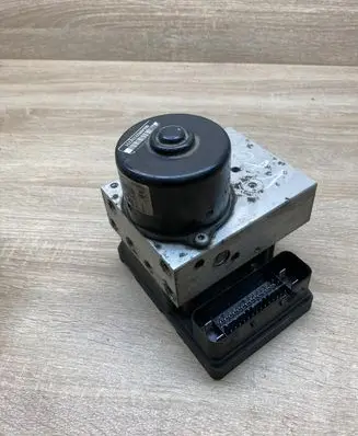 Volvo V70 ABS Pump 8671224 P08671223