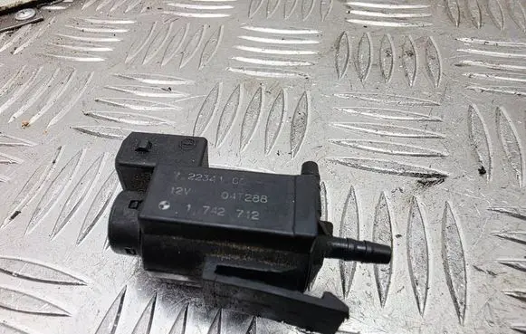 BMW 5 E60 E61 Vacuum valve 1742712 72234100