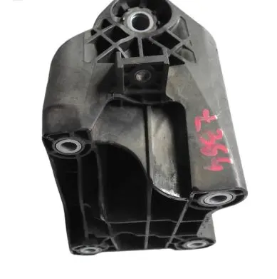 Mercedes-Benz E AMG W213 Engine mounting bracket A6542232200
