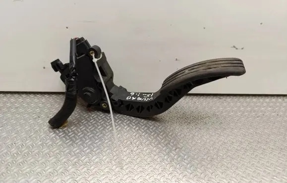 Opel Vivaro Accelerator throttle pedal 180020024R