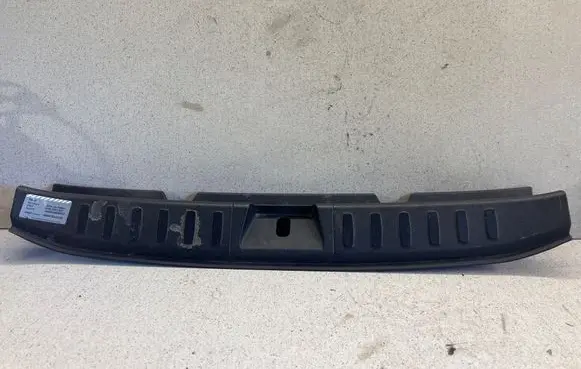 Trunk/boot sill cover protection