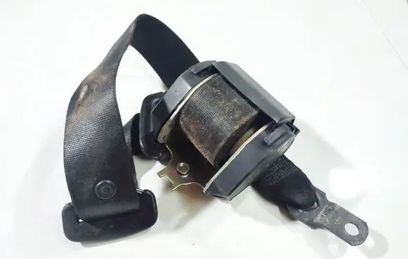 BMW 3 E46 Front seatbelt 8207955