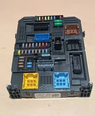 Peugeot 208 Fuse module 9830708180 1482040709 28641141