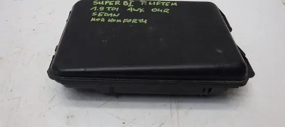Skoda Superb B5 (3U) Relay mounting block 8D0927355A