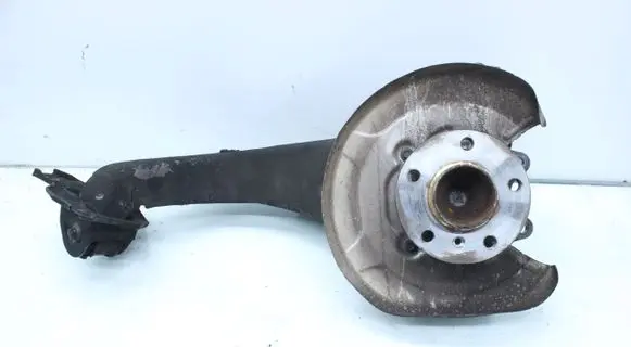 Rear wheel hub