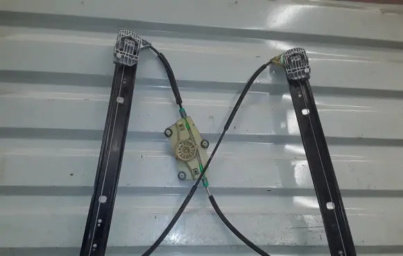 Audi Q7 4L Rear window lifting mechanism without motor