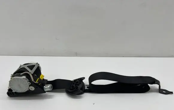 Volkswagen Polo V 6R Front seatbelt 33042561 0589-P1-000107 34182166