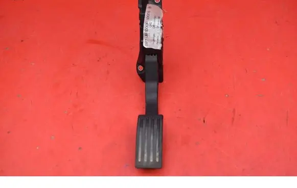 Ford Focus Accelerator throttle pedal BV619F836AB