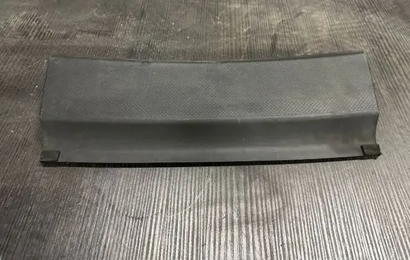 Volkswagen Touareg II Engine cover (trim) 7P6805285