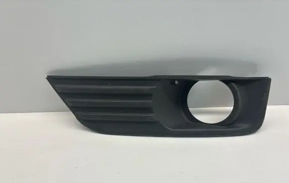 Ford Focus Front fog light trim/grill 4M5119953AE