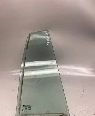 Rear vent window glass