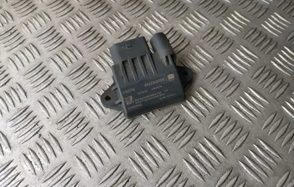 Chrysler 300 - 300C Glow plug pre-heat relay 0522140709