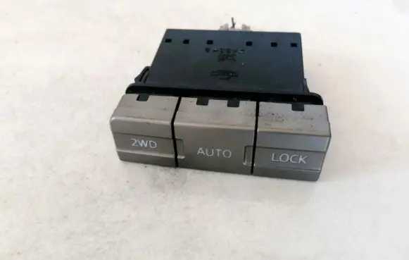 Nissan X-Trail T30 Central locking switch button 