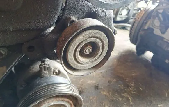 Toyota Avensis Verso Generator/alternator belt tensioner